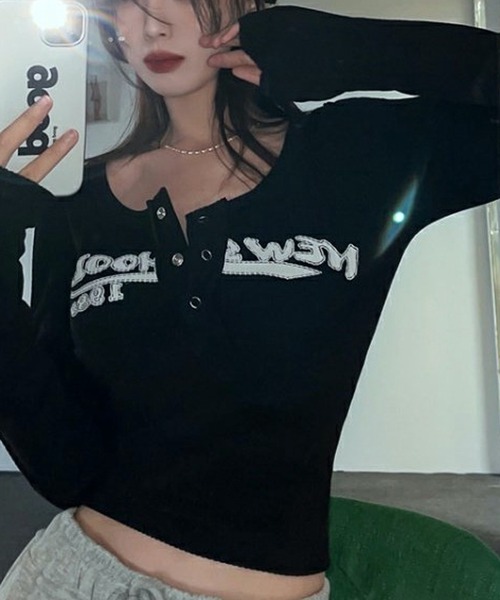 CERCA（チェルカ）の「HALEY PESCA/Y2K　ショート丈ハーフボタンカットソー（Tシャツ/カットソー・レディース・ブラック/アイボリー・MEDIUM/SMALL/LARGE）」の4枚目の写真