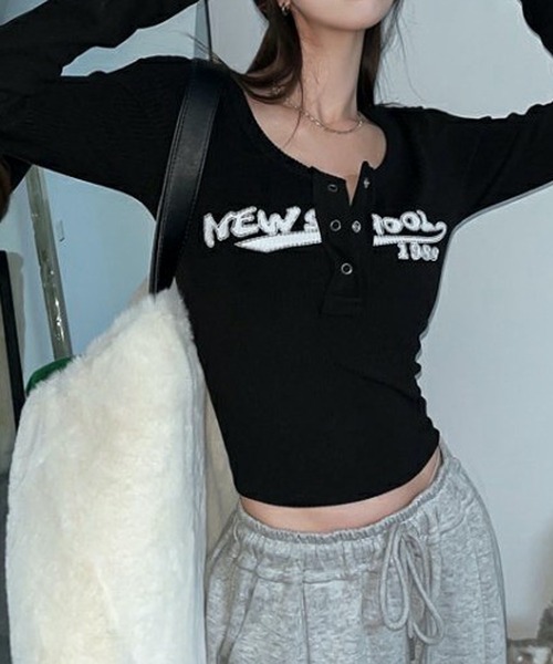 CERCA（チェルカ）の「HALEY PESCA/Y2K　ショート丈ハーフボタンカットソー（Tシャツ/カットソー・レディース・ブラック/アイボリー・MEDIUM/SMALL/LARGE）」の6枚目の写真