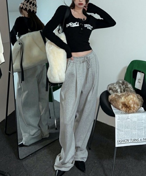 CERCA（チェルカ）の「HALEY PESCA/Y2K　ショート丈ハーフボタンカットソー（Tシャツ/カットソー・レディース・ブラック/アイボリー・MEDIUM/SMALL/LARGE）」の7枚目の写真