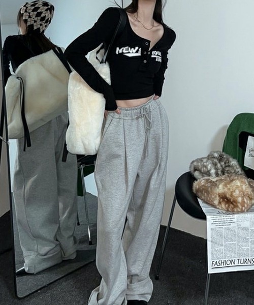 CERCA（チェルカ）の「HALEY PESCA/Y2K　ショート丈ハーフボタンカットソー（Tシャツ/カットソー・レディース・ブラック/アイボリー・MEDIUM/SMALL/LARGE）」の8枚目の写真