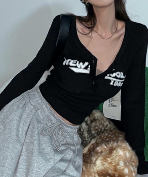 CERCA（チェルカ）の「HALEY PESCA/Y2K　ショート丈ハーフボタンカットソー（Tシャツ/カットソー・レディース・ブラック/アイボリー・MEDIUM/SMALL/LARGE）」の9枚目の写真
