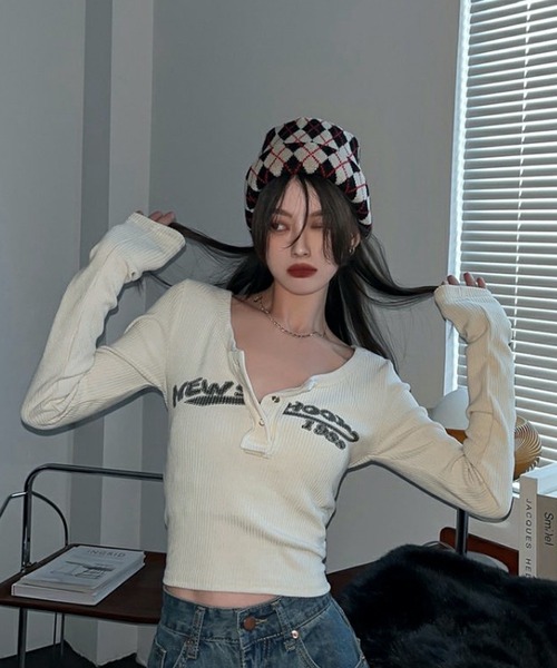 CERCA（チェルカ）の「HALEY PESCA/Y2K　ショート丈ハーフボタンカットソー（Tシャツ/カットソー・レディース・ブラック/アイボリー・MEDIUM/SMALL/LARGE）」の15枚目の写真