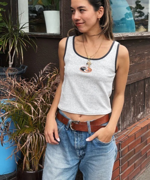 ROXY（ロキシー）の「FUN & ALIVE PILE TAN /ロキシーショート丈(短丈)パイピングタンクトップ（タンクトップ・レディース・ブラック/ブルー/グレー/ホワイト・SMALL/MEDIUM/LARGE）」の3枚目の写真