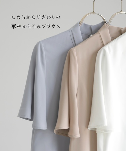 WHITE JOOLA(ホワイトジョーラ)の「洗濯機OK・接触冷感【 一枚で着映える 】とろみデシン・ボウタイデザインフレア半袖ブラウス(シャツ/ブラウス・レディース・グレイッシュブルー/オフホワイト/ベージュ・S/M/L)」の12枚目の写真