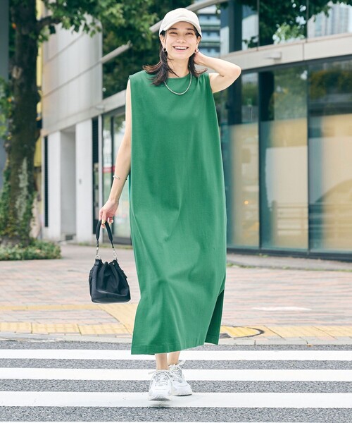 green label relaxing（グリーンレーベルリラクシング）の「【WEB限定】＜at ease＞ノースリーブ タック カットソー ワンピース（ワンピース・レディース・ダークブラウン/ブラック/ケリーグリーン・FREE）」の5枚目の写真
