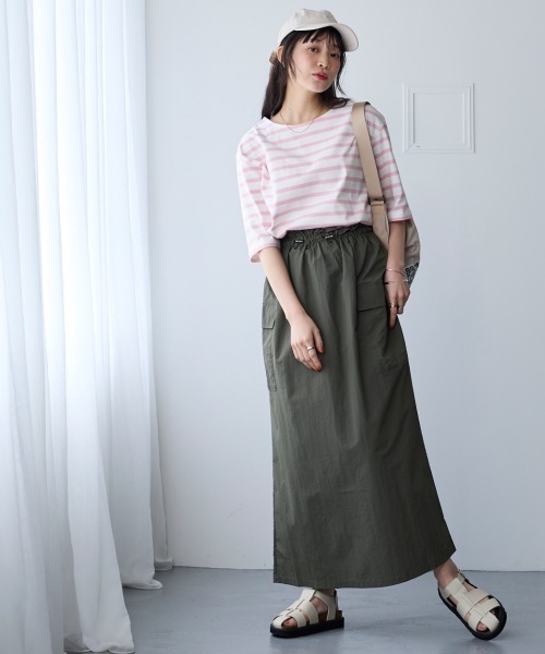 SMILE LAND(スマイルランド)の「大きいサイズ 綿100%素材のルーズシルエット5分袖ボーダーやわらかバスクTシャツ(Tシャツ/カットソー・レディース・ネイビー系/ベージュ系/ピンク系/ブルー系/イエロー系・L/LL/3L/4L/5L)」の17枚目の写真