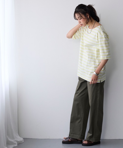 SMILE LAND(スマイルランド)の「大きいサイズ 綿100%素材のルーズシルエット5分袖ボーダーやわらかバスクTシャツ(Tシャツ/カットソー・レディース・ネイビー系/ベージュ系/ピンク系/ブルー系/イエロー系・L/LL/3L/4L/5L)」の20枚目の写真