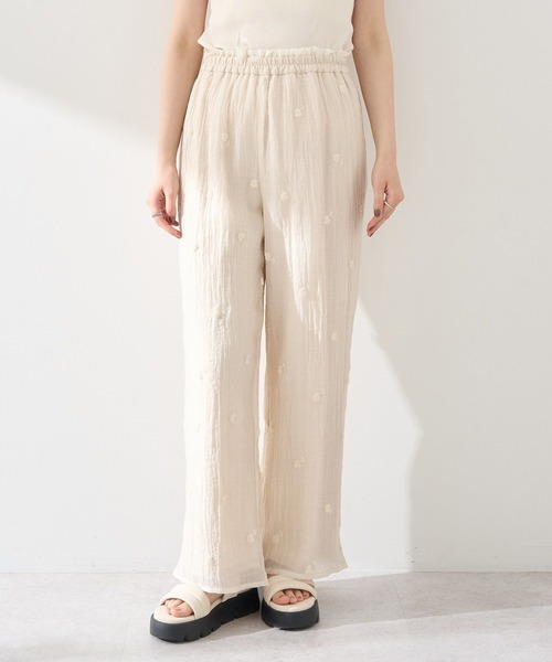 earth music&ecology(アースミュージックアンドエコロジー)の「3Dフラワーパンツ(その他パンツ・レディース・オフホワイト/ブラック・FREE)」の22枚目の写真