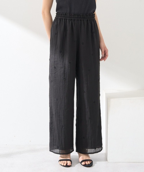 earth music&ecology(アースミュージックアンドエコロジー)の「3Dフラワーパンツ(その他パンツ・レディース・オフホワイト/ブラック・FREE)」の15枚目の写真