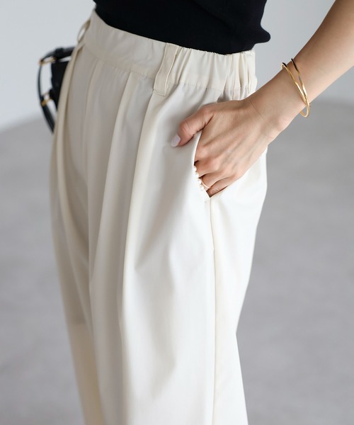 Bonjour Sagan（ボンジュールサガン）の「【撥水・接触冷感・UVカット】フロントタックストレートパンツ（その他パンツ・レディース・アイボリー/ブラック/チャコールグレー・FREE）」の11枚目の写真