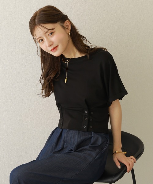 LAULEN（ローレン）の「waist button crew neck tee /ウエスト ボタン クルーネック Tシャツ（Tシャツ/カットソー・レディース・ホワイト/ブラック/グレー・FREE）」の2枚目の写真