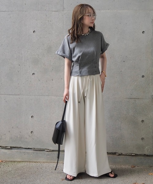 LAULEN（ローレン）の「waist button crew neck tee /ウエスト ボタン クルーネック Tシャツ（Tシャツ/カットソー・レディース・ホワイト/ブラック/グレー・FREE）」の4枚目の写真