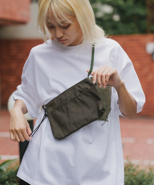 OJO DE MEX(オホデメックス)の「OJO DE MEX/オホデメックス Banda Zip Pouch ナイロンポーチバッグ サコッシュ メンズ 秋物 秋服 2026年秋冬(ショルダーバッグ・メンズ・ブラック/グレー/ダークオリーブ/ベージュ・FREE)」の4枚目の写真