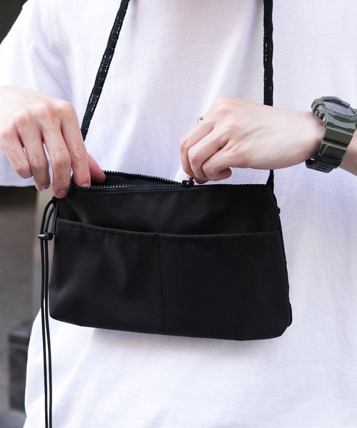 OJO DE MEX(オホデメックス)の「OJO DE MEX/オホデメックス Banda Zip Pouch ナイロンポーチバッグ サコッシュ メンズ 秋物 秋服 2026年秋冬(ショルダーバッグ・メンズ・ブラック/グレー/ダークオリーブ/ベージュ・FREE)」の2枚目の写真