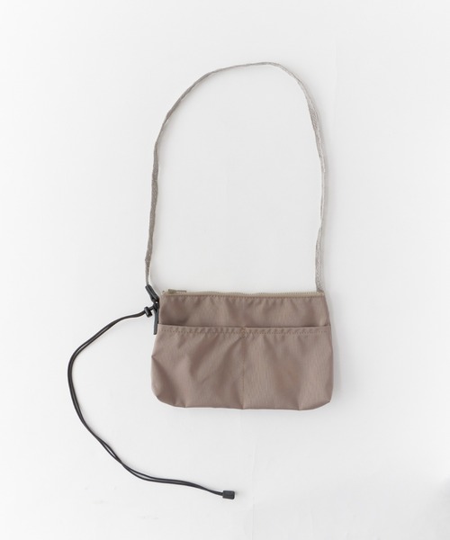 OJO DE MEX(オホデメックス)の「OJO DE MEX/オホデメックス Banda Zip Pouch ナイロンポーチバッグ サコッシュ メンズ 秋物 秋服 2026年秋冬(ショルダーバッグ・メンズ・ブラック/グレー/ダークオリーブ/ベージュ・FREE)」の14枚目の写真