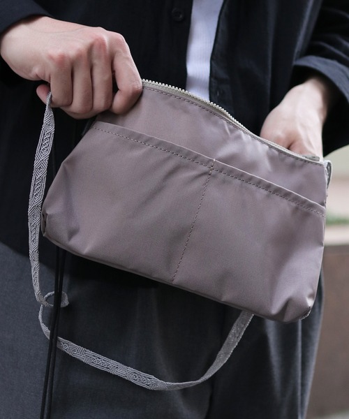 OJO DE MEX(オホデメックス)の「OJO DE MEX/オホデメックス Banda Zip Pouch ナイロンポーチバッグ サコッシュ メンズ 秋物 秋服 2026年秋冬(ショルダーバッグ・メンズ・ブラック/グレー/ダークオリーブ/ベージュ・FREE)」の22枚目の写真
