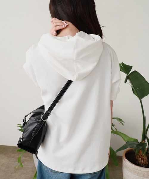 ROOPTOKYO(ループトウキョウ)の「Hooded Asymmetrical Top / フード付き アシンメトリートップス 夏物 夏服(Tシャツ/カットソー・レディース・ホワイト/ブラック・M/L)」の1枚目の写真