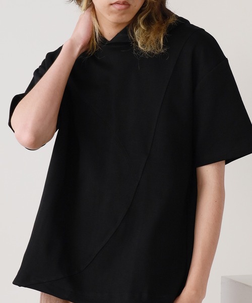 ROOPTOKYO(ループトウキョウ)の「Hooded Asymmetrical Top / フード付き アシンメトリートップス 夏物 夏服(Tシャツ/カットソー・レディース・ホワイト/ブラック・M/L)」の2枚目の写真