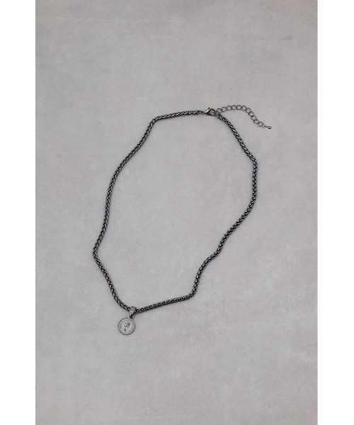 AZUL by moussy（アズールバイマウジー）の「ツイストチェーンコインネックレス（ネックレス・メンズ・ゴールド/ブラック/シルバー・FREE）」の5枚目の写真