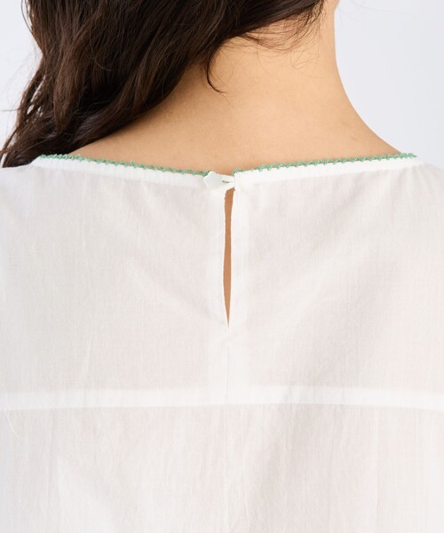 To b. by agnes b.(トゥービーバイアニエスベー)の「コットンローン 半袖 ブラウス(シャツ/ブラウス・レディース・ホワイト・40/38/36)」の3枚目の写真
