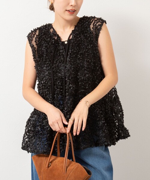 NOLLEY’S（ノーリーズ）の「フラワーチュールティアードブラウス（シャツ/ブラウス・レディース・ホワイト/ブラック・38）」の2枚目の写真