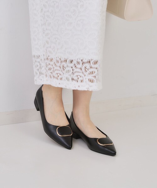 OPAQUE.CLIP（オペークドットクリップ）の「【抗菌防臭加工／通勤対応可能】デザインバックルポインテッドパンプス（パンプス・レディース・ベージュ系6/ブラック・02/03/01）」の3枚目の写真