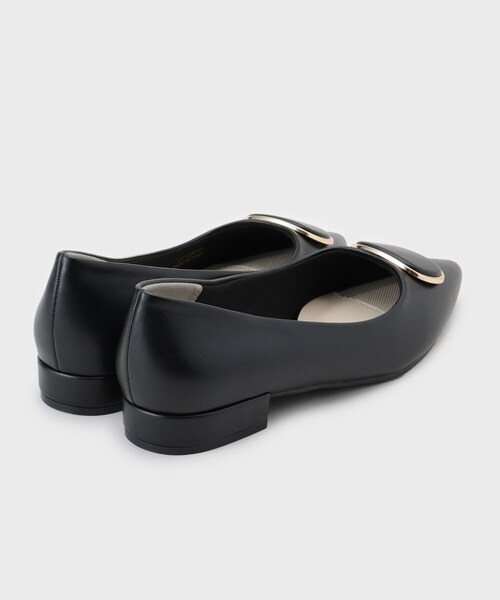 OPAQUE.CLIP（オペークドットクリップ）の「【抗菌防臭加工／通勤対応可能】デザインバックルポインテッドパンプス（パンプス・レディース・ベージュ系6/ブラック・02/03/01）」の6枚目の写真