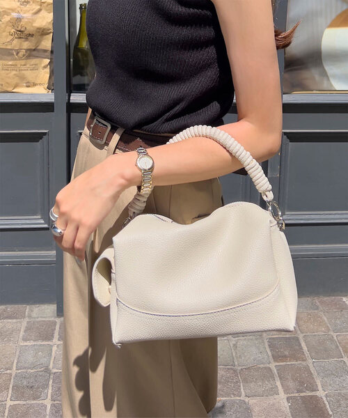 KOBE LETTUCE（コウベレタス）の「デザインハンドル2wayショルダーバッグ（ハンドバッグ・レディース・ブラック/グレー/ホワイト/キャメル・M）」の2枚目の写真