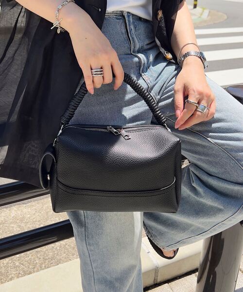 KOBE LETTUCE（コウベレタス）の「デザインハンドル2wayショルダーバッグ（ハンドバッグ・レディース・ブラック/グレー/ホワイト/キャメル・M）」の3枚目の写真