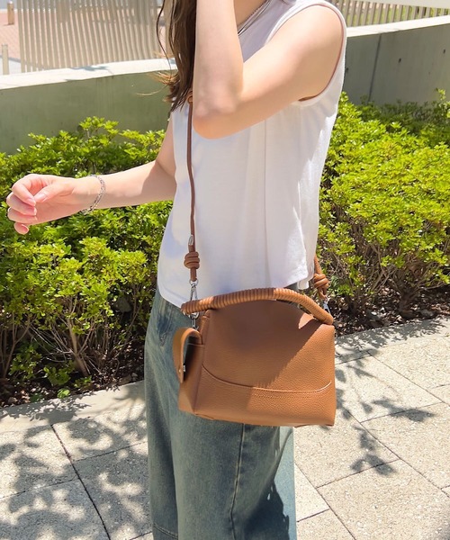 KOBE LETTUCE（コウベレタス）の「デザインハンドル2wayショルダーバッグ（ハンドバッグ・レディース・ブラック/グレー/ホワイト/キャメル・M）」の17枚目の写真