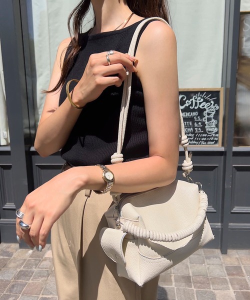 KOBE LETTUCE（コウベレタス）の「デザインハンドル2wayショルダーバッグ（ハンドバッグ・レディース・ブラック/グレー/ホワイト/キャメル・M）」の6枚目の写真