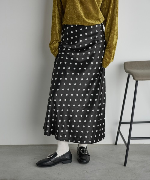 セミ様୨୧専用୨୧ ドットサテンセミフレアスカート（スカート）｜THE YOn（ザヨン