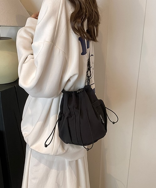 blackdia ocean(ブラックダイヤオーシャン)の「blackdia ocean ナイロン 巾着 コード ショルダーバッグ(ショルダーバッグ・レディース・ベージュ/パープル/グリーン/ブラック/グレー・FREE)」の7枚目の写真