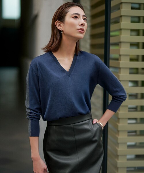 コンパクトファインウール Vネックニット