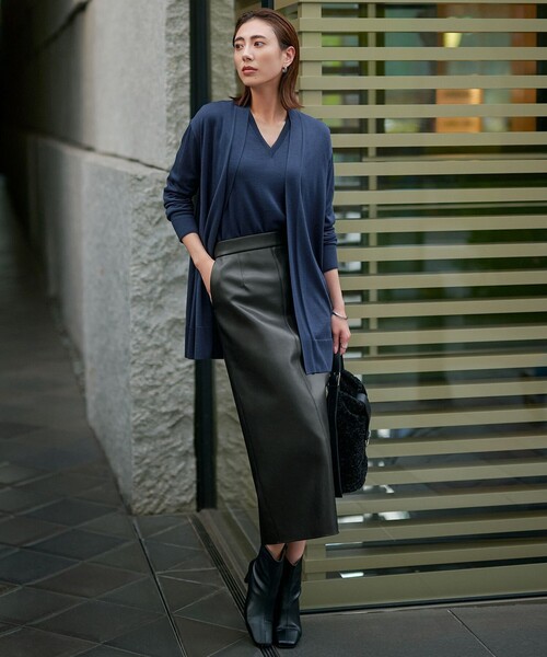 コンパクトファインウール Vネックニット