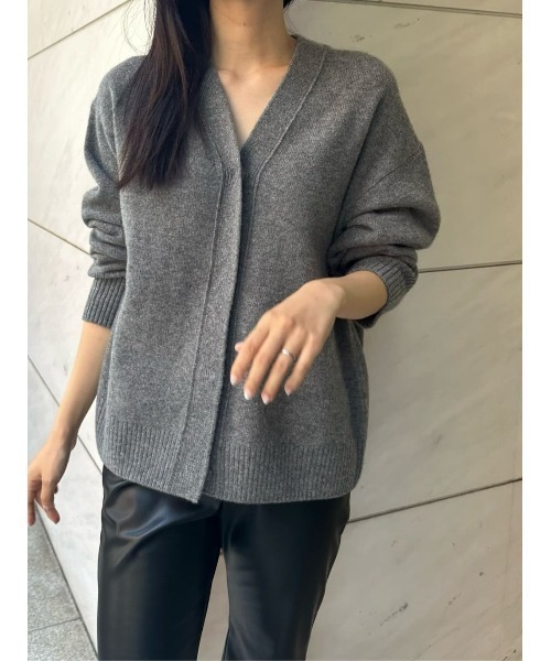 ESTNATION（エストネーション）の「ESTNATION / ウールカシミヤVネックカーディガン《EXCLUCIVE》（カーディガン/ボレロ・レディース・ブラウン/オフホワイト/グレー/ブラック/ピンク・FREE）」の9枚目の写真