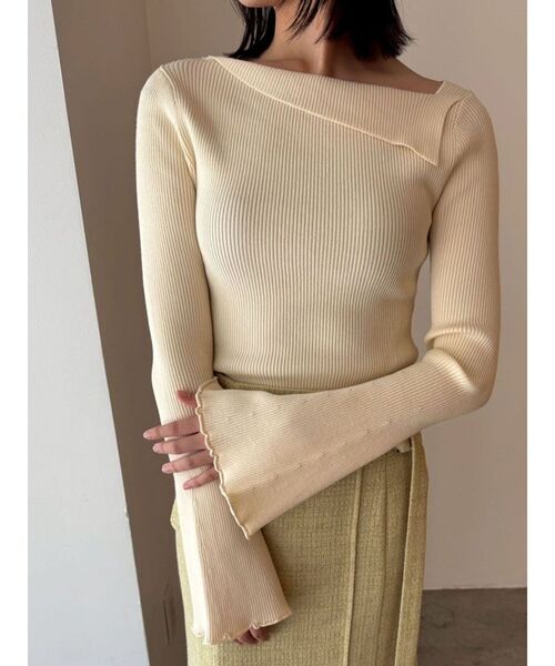 LAGUNAMOON（ラグナムーン）の「アシンメトリーラペルリブニットプルオーバー（ニット/セーター・レディース・アイボリー/ブラック/レッド・FREE）」の4枚目の写真