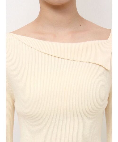 LAGUNAMOON（ラグナムーン）の「アシンメトリーラペルリブニットプルオーバー（ニット/セーター・レディース・アイボリー/ブラック/レッド・FREE）」の16枚目の写真