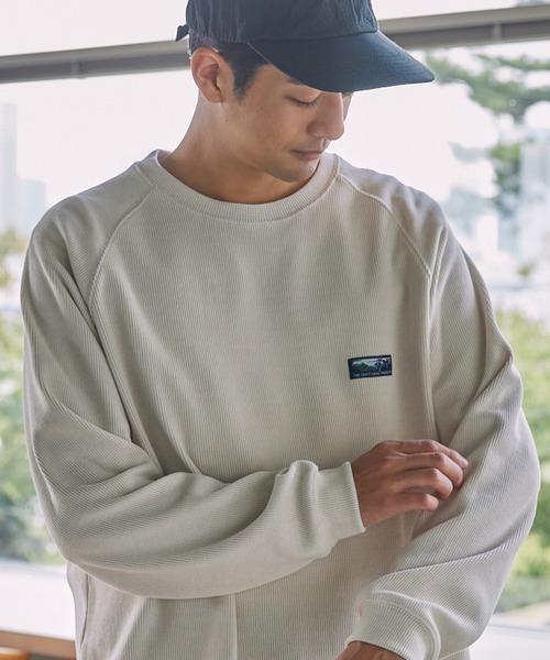 THE CRAFT CREW PRODUCTS(ザクラフトクループロダクツ)の「コンフォートコーデュロイ オーバーサイズ ラグラン クルーネック長袖Tシャツ / 抗菌防臭・イージーケア【THE CRAFT CREW PRODUCTS】(Tシャツ/カットソー・メンズ・オリーブ/ブラック/ネイビー/アイボリー/ブラウン/ライトベージュ・S/L/M)」の4枚目の写真