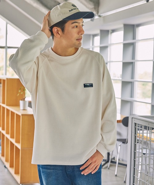 THE CRAFT CREW PRODUCTS(ザクラフトクループロダクツ)の「コンフォートコーデュロイ オーバーサイズ ラグラン クルーネック長袖Tシャツ / 抗菌防臭・イージーケア【THE CRAFT CREW PRODUCTS】(Tシャツ/カットソー・メンズ・オリーブ/ブラック/ネイビー/アイボリー/ブラウン/ライトベージュ・S/L/M)」の15枚目の写真