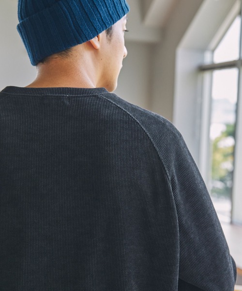 THE CRAFT CREW PRODUCTS(ザクラフトクループロダクツ)の「コンフォートコーデュロイ オーバーサイズ ラグラン クルーネック長袖Tシャツ / 抗菌防臭・イージーケア【THE CRAFT CREW PRODUCTS】(Tシャツ/カットソー・メンズ・オリーブ/ブラック/ネイビー/アイボリー/ブラウン/ライトベージュ・S/L/M)」の11枚目の写真