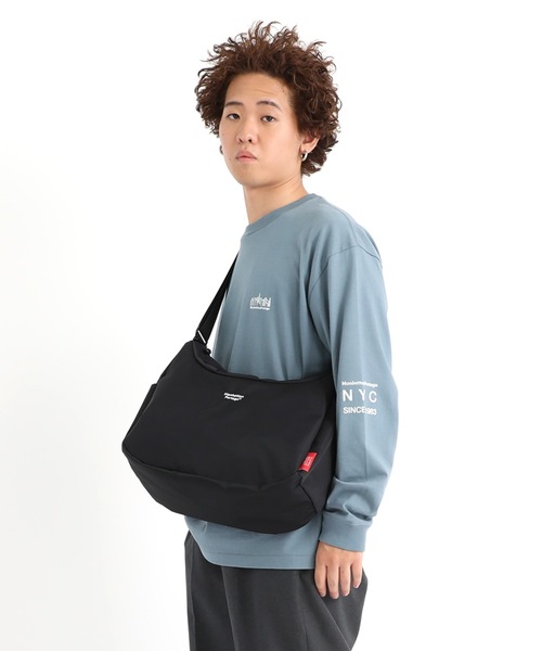 Manhattan Portage(マンハッタンポーテージ)の「MURRAY HILL SHOULDER BAG FLIGHT NYLON BACKING(ショルダーバッグ・メンズ・ブラック・MEDIUM)」の1枚目の写真