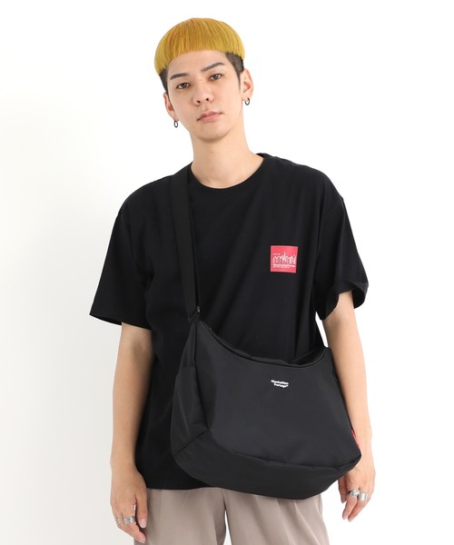 Manhattan Portage(マンハッタンポーテージ)の「MURRAY HILL SHOULDER BAG FLIGHT NYLON BACKING(ショルダーバッグ・メンズ・ブラック・MEDIUM)」の2枚目の写真