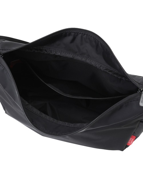 Manhattan Portage(マンハッタンポーテージ)の「MURRAY HILL SHOULDER BAG FLIGHT NYLON BACKING(ショルダーバッグ・メンズ・ブラック・MEDIUM)」の14枚目の写真