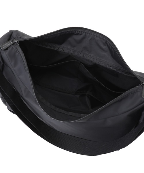 Manhattan Portage(マンハッタンポーテージ)の「MURRAY HILL SHOULDER BAG FLIGHT NYLON BACKING(ショルダーバッグ・メンズ・ブラック・MEDIUM)」の15枚目の写真