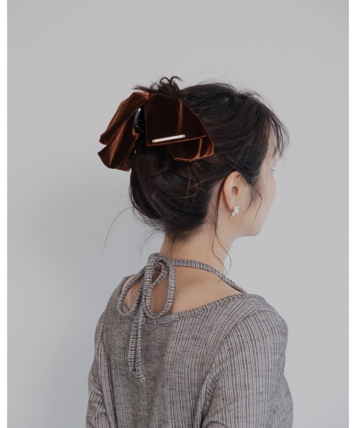 jumelle（ジュメロ）の「【25AWアクセ部門 売上個数１位】ベロアリボンクリップ（バレッタ/ヘアクリップ・レディース・ブラウン/ブラック・FREE）」の3枚目の写真