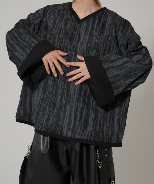 黒 フレア袖 Vネック トップス コーデュロイフレアスリーブVネックスウェット（スウェット）｜狐独