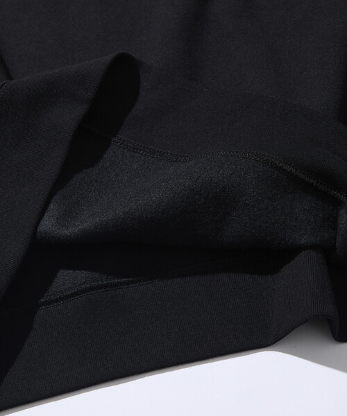 FREAK'S STORE（フリークスストア）の「限定展開 WILD THINGS×FREAK'S STORE/ワイルドシングス 別注 ビッグシルエット マルチプリントデザイン クルーネックスウェット（スウェット・メンズ・グレイッシュベージュ/ブラック/アッシュグレー/スミクロ・SMALL/MEDIUM/LARGE）」の9枚目の写真