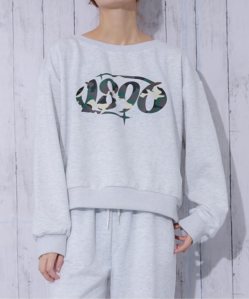 GORGE(ゴージ)の「《カモフラロゴ×オフショルゆるシルエット》レディース 裏毛 クルーネックスウェット ラバープリント 春秋冬(スウェット・レディース・ブラック/チャコール/オートミール・F)」の3枚目の写真