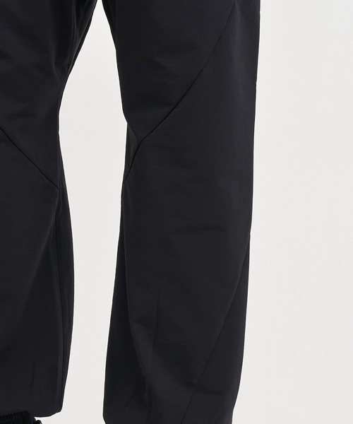 WHITE MOUNTAINEERING(ホワイトマウンテニアリング)の「【White Mountaineering / ホワイトマウンテニアリング】別注BLK SUPER LIGHT SWEAT PANTS(スウェットパンツ・メンズ・ブラック・2/1/0/3)」の3枚目の写真